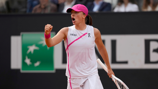 Iga Swiatek celebrates in Rome. 