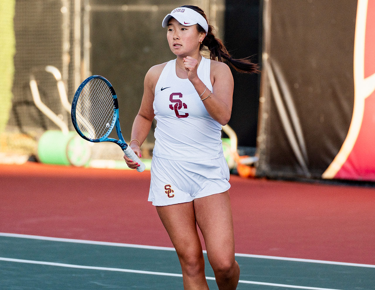 Simone Kay of USC competes in a competitive college tennis match and will be mentoring athletes at the UTR College Series event at USC
